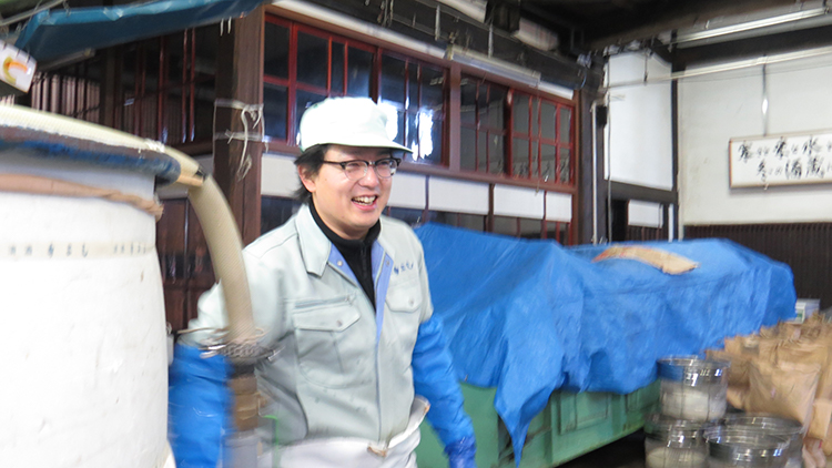 新入社員の佐藤豪典です