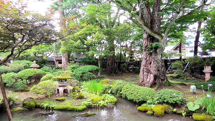四季折々秀よしの庭園