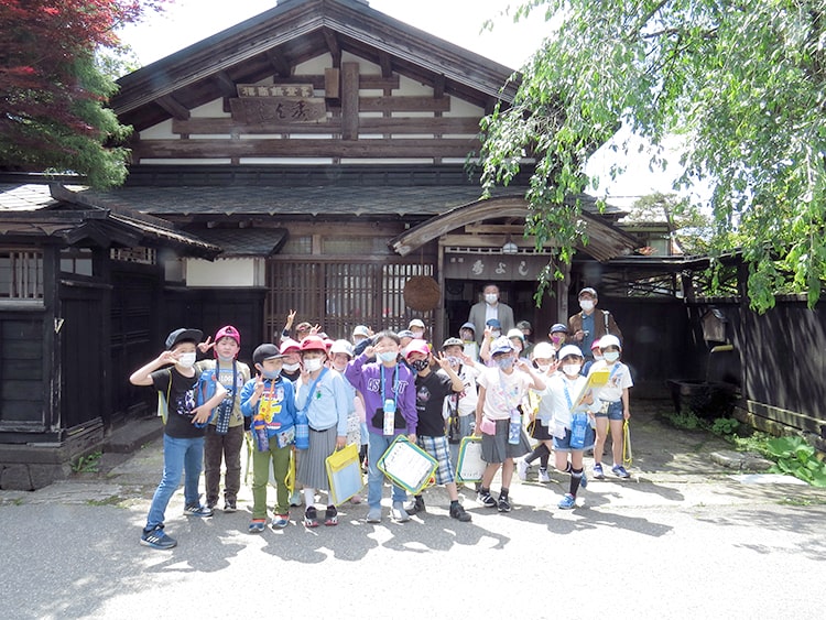 中仙小２年生が「秀よし 町探検」