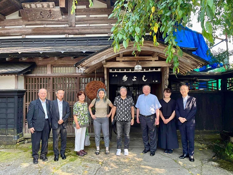 正木インドネシア特命全権大使が酒蔵見学に